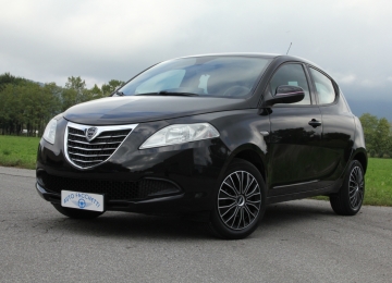 Lancia Ypsilon 1.2 8v 69cv LONDON PARIS ELEFANTINO ROSA OK NEOPATENTATI